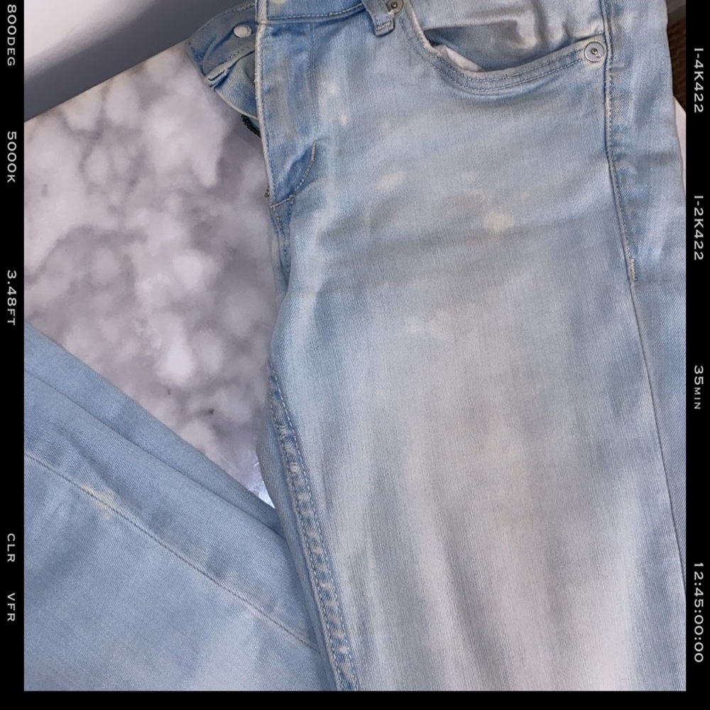 Light Wash H&M skinny jeans - Size 3